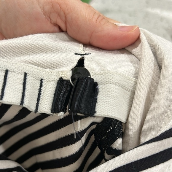 Lululemon Amala Tank Narrow Bold Stripe Black Angel Wing - Size 4 - Picture 9 of 10